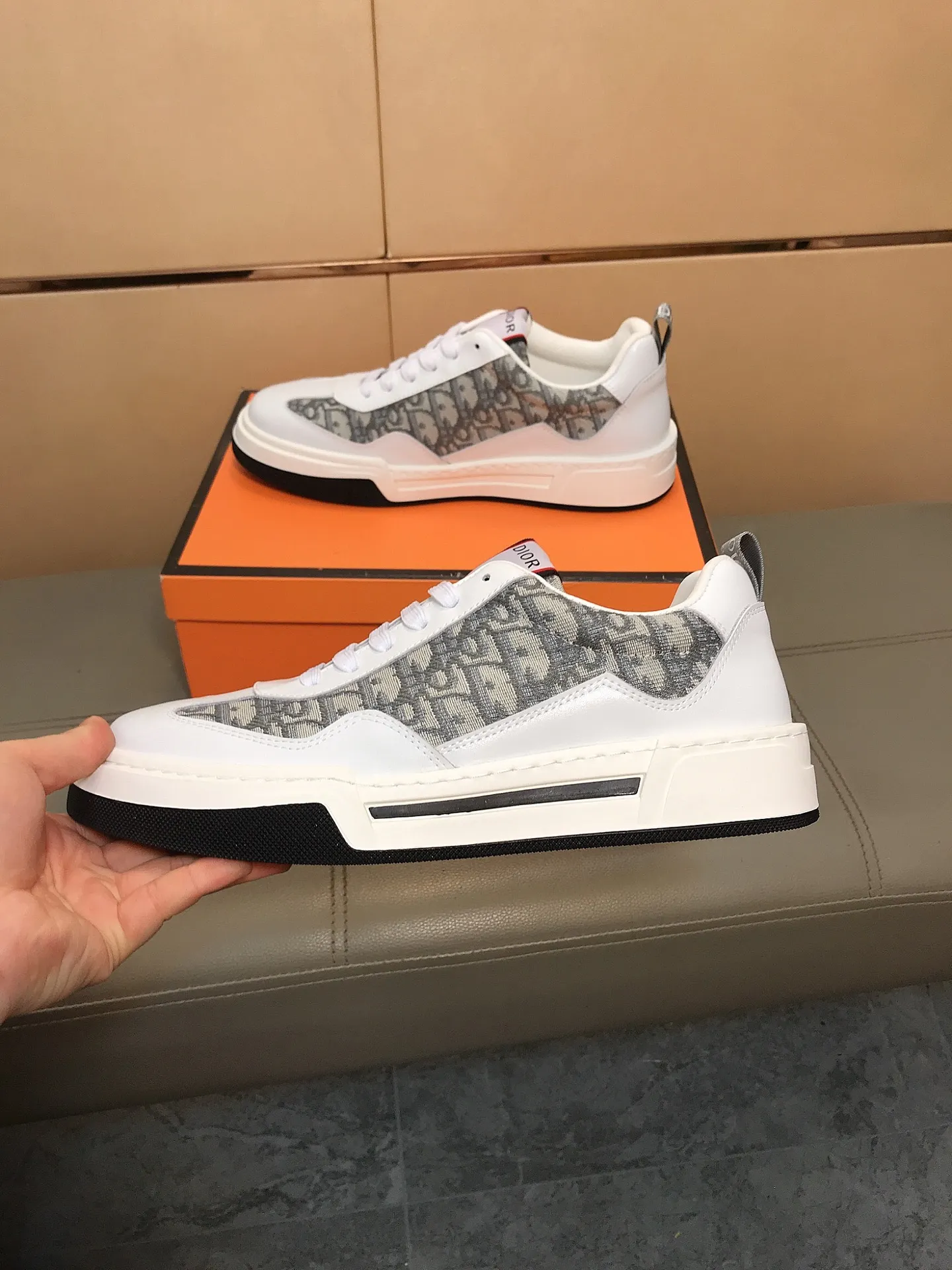 Factory price 400 ↔️↔️ (Dior) new men's casual sports shoes 👣 Full of charm, luxury style gentleman shoes. Upper: Made of imported Italian cowhide + printed fabric, sheepskin lining. Branded wear-resistant soles; with classic logos💋The whole pair of shoes is fashionable and casual yet high-end style🎈🎈Size: 38-44